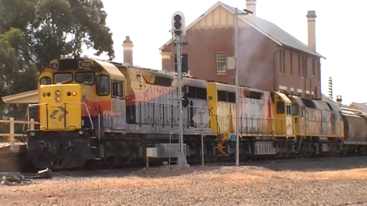 Loaded Canola train at Cootamundra West