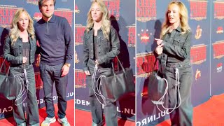 On The Stage Photoshoot Of Emma Kok With Her Colleague