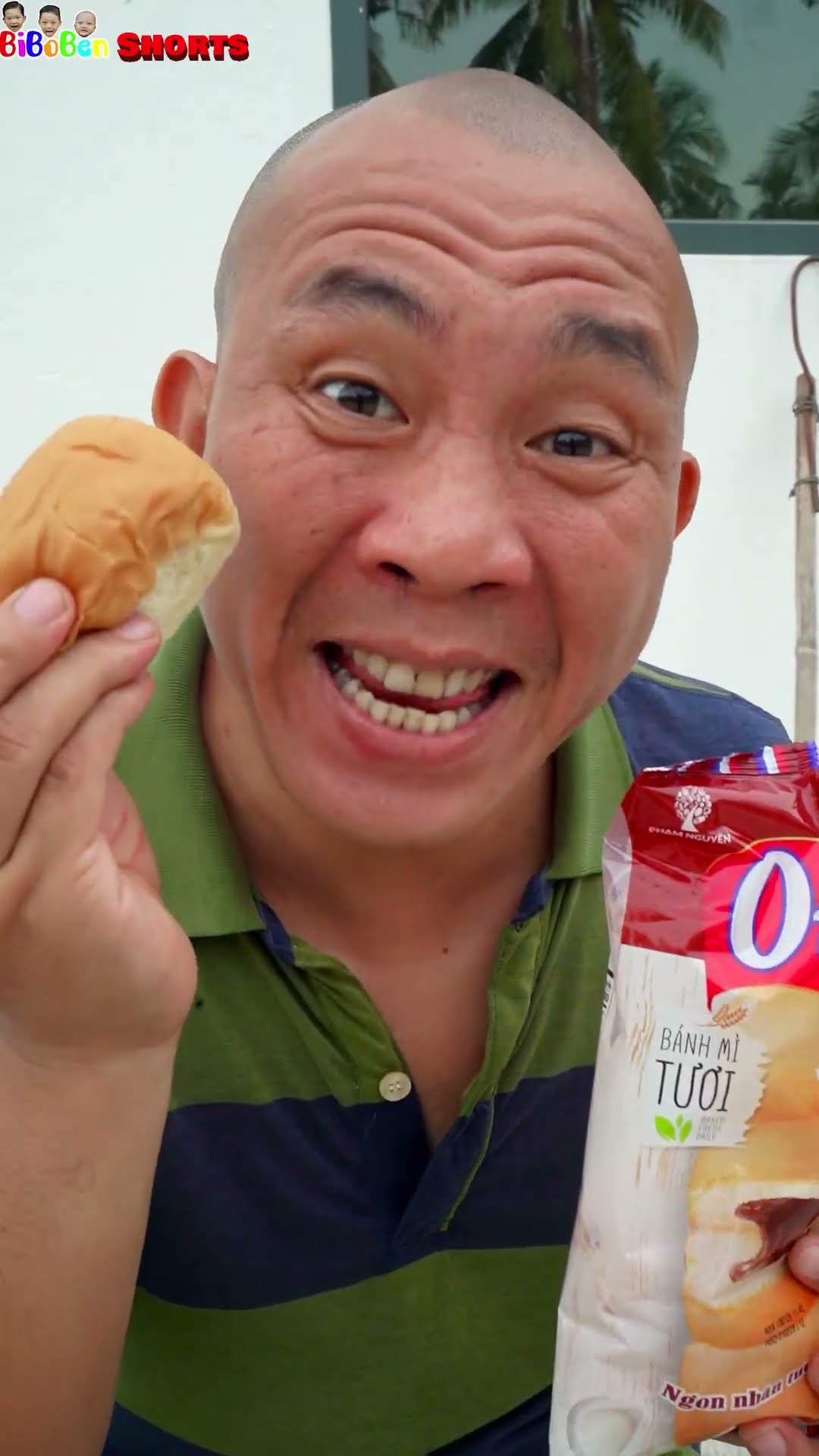 Comedy | Teach your child to eat cake | Dạy con ăn bánh ?