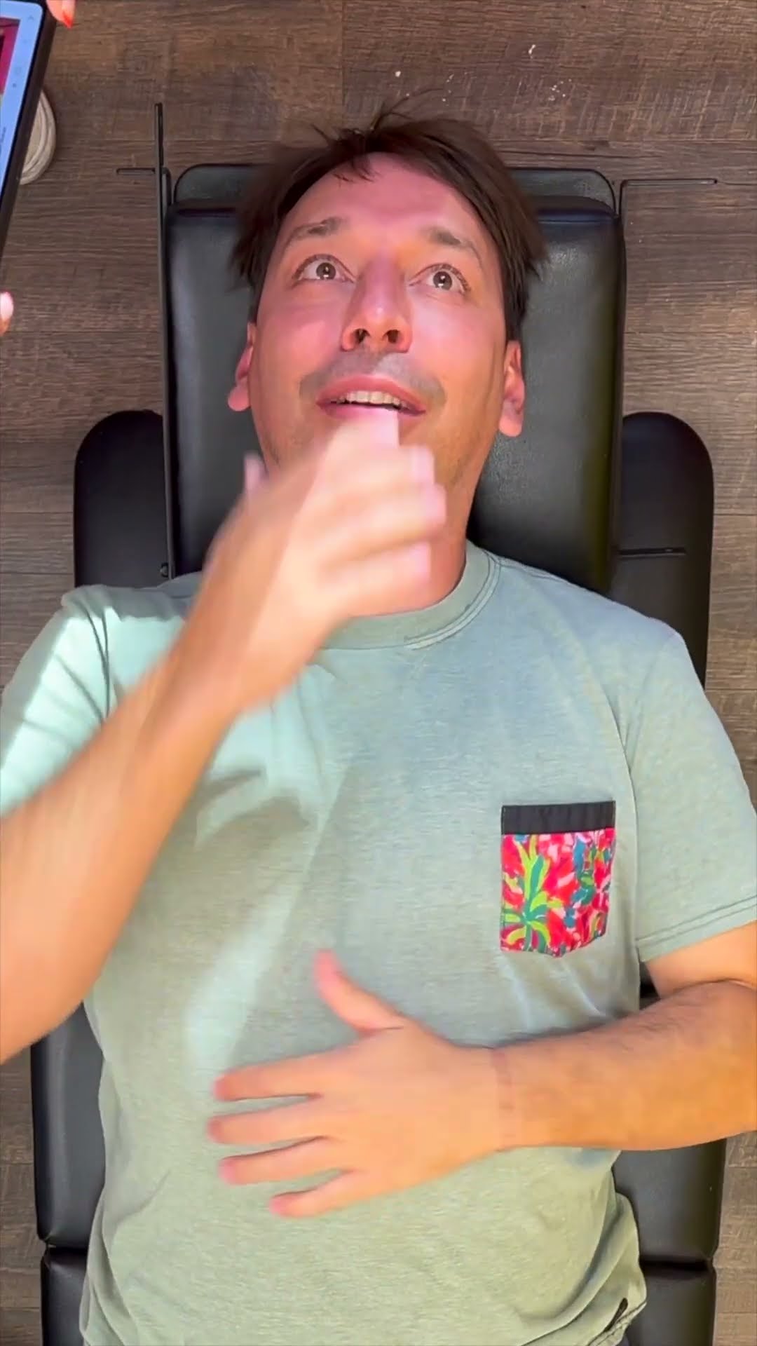 Atenci&oacute;n a Rodrigo Gallina en el estudio