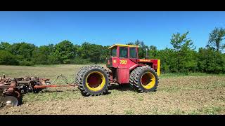 Versatile 700 disking a field! The V8 Cummins sounds great under load 💪