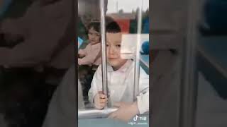 Doğu Türkistanlı Küçük Çocukların Hapsedildiği Yetimhanelerden 15 Saniyelik Bir Görüntü.