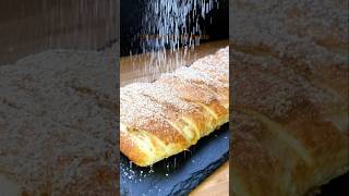 Hast du Blätterteig & Birnen? Dieser Quark-Strudel ist einfach genial!