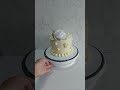 White and gold birthday cake| Buttercream| Decorating techniques and Ideas| Flowers| Rose|