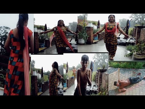 बरसात के पहली बारिश नहाते समय गंदी😠 हरकत कैमरे में सब फिड मेघा पानी दे😒