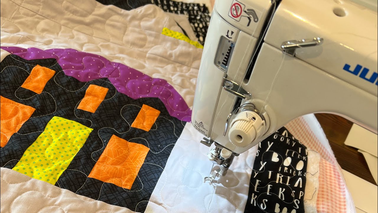 Holiday Mini Quilt Trunk Show 2023 - YouTube