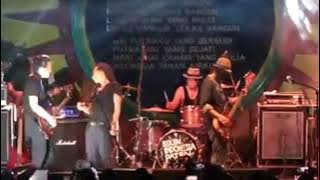 AKSI PAY DI DEPAN IPANG DAN KAKA SLANK 