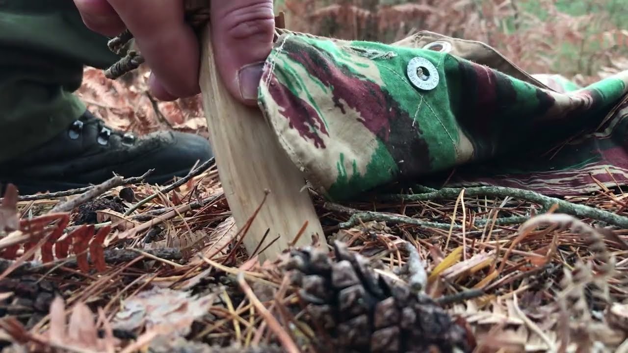 Bushcraft / Bivouac / Tente Militaire 1951 / Trousse De Secours / Matos Vintage / Camouflage Lézard