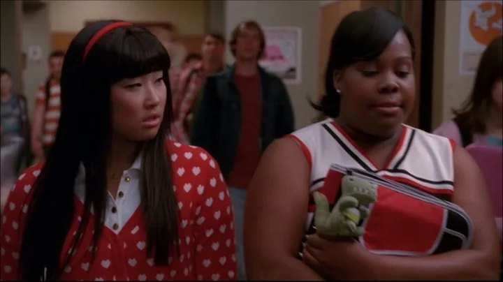 Glee - Tina hits her head and becomes Rachel Berry...