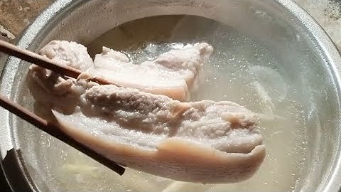 Luộc thịt nước sôi hây nước nguội, bí quyết luộc thịt trắng thơm ngon không bị thâm đen