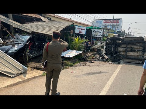 รถพุ่งชนร้านกาแฟเจ้าของรอดเพราะเชื่อความฝันว่า “ห้ามนั่งหน้าร้าน”