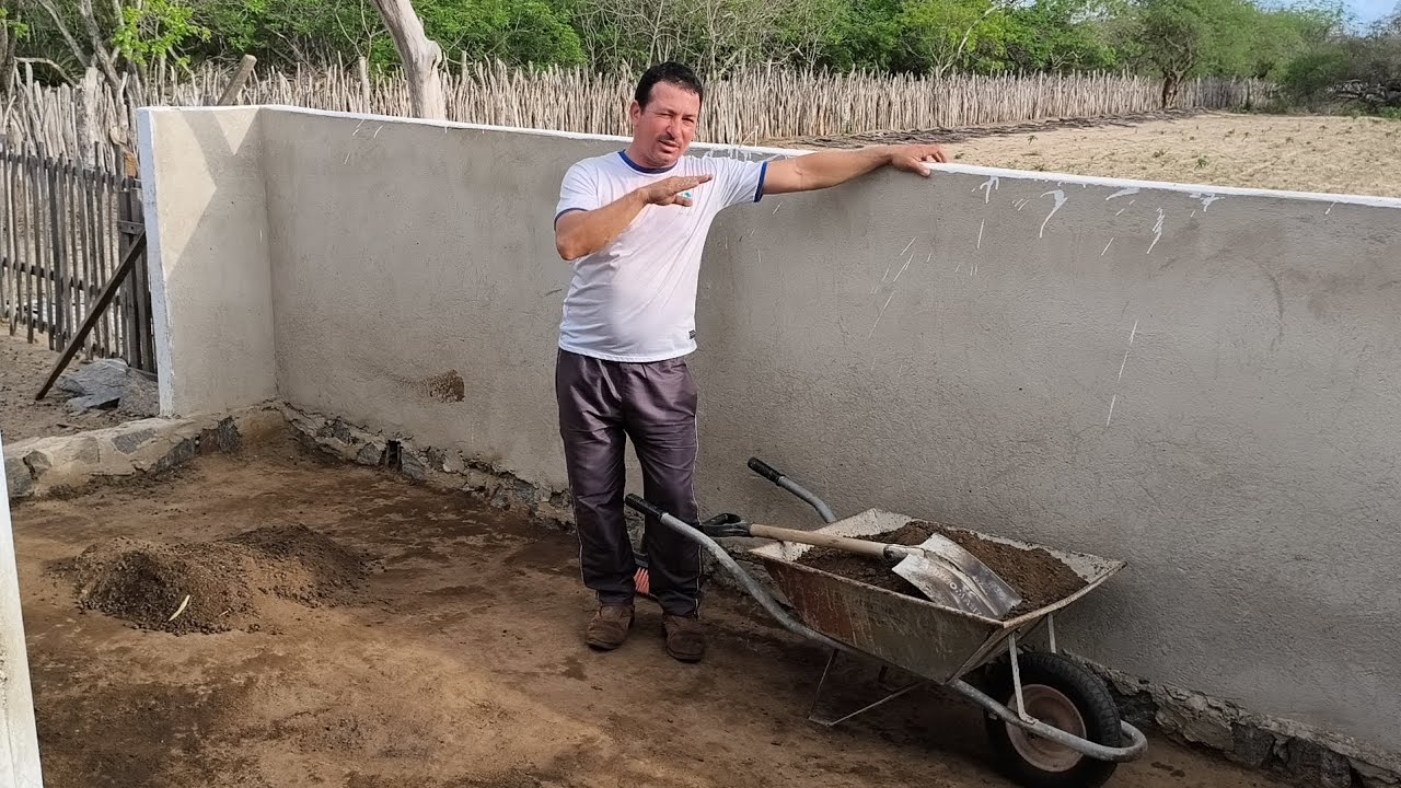 CLAUDEMIR FAZ A LIMPEZA NO CAPRIL DAS CABRAS E MOSTRAR SEU PLANTAÇÃO DE PALMA !!!!!!!