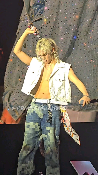 FELIX!??? ABS #straykids #stay #kpop #skz #felix #felixabs #lollapalooza #chicago #chkchkboom