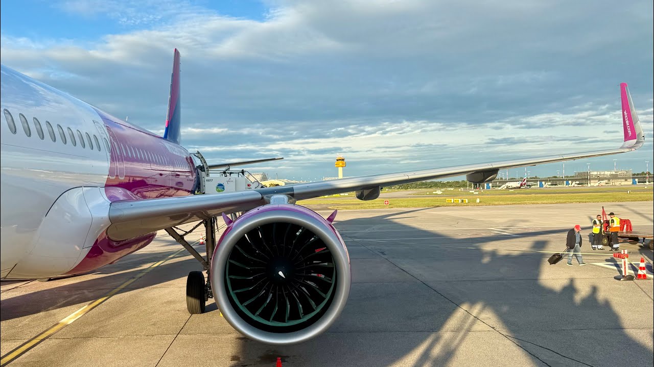 Brand new WizzAir Airbus A321NEO landing at Hamburg Airport