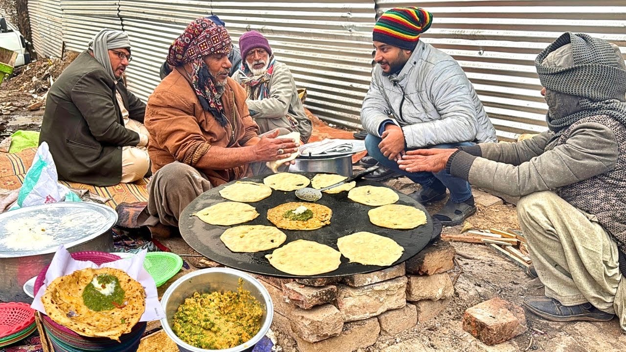 TRADITIONAL TASTE OF LAHORE | MADAD ALI’S ROADSIDE SAAG PARATHA DELIGHT | LAHORE STREET FOOD SPECIAL