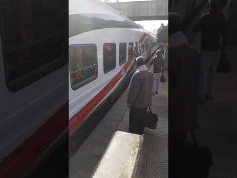 وصول قطار اسوان القاهرة الروسى محطه جرجا