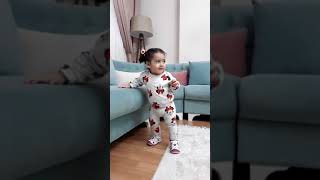 Bebek Ayza Pepe Halayli Muziklerle Halay Cekiyor