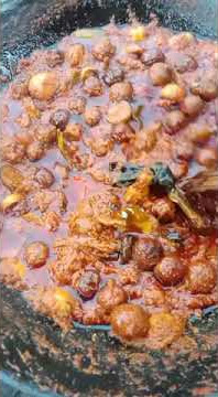 sambalado tanak.. khas minang.. isinya ikan teri jengkol kentang telur puyuh...