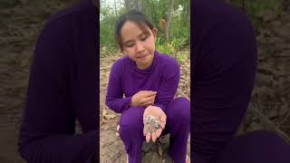 Single mom show SMART idea for SURVIVAL in forest #camping #outdoors #bushcraft #survival