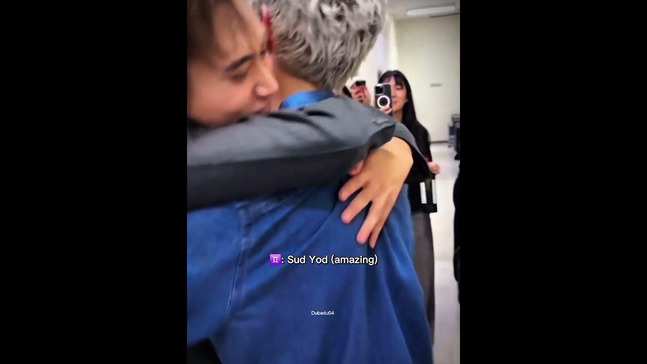 Gem holding onto fourth & bouncing with happiness 😭 