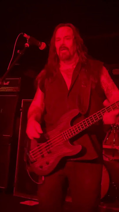Glen Benton gets mad at sound guy, it’s one speaker man ! 🔈Deicide live atl
