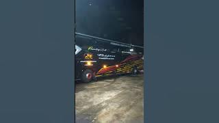 Detik Detik Bus Bejeu Pariwisata Parkir Mundur di Garasi