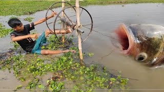 hand working village bay catching old handdel fish in hood seasen day fishing possible