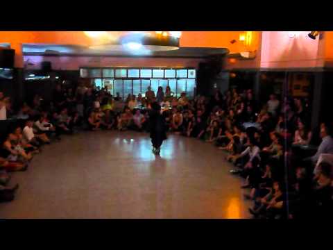 Mariela Sametband y Gastón Torelli (1) en El Motivo Tango "Noche Revival"