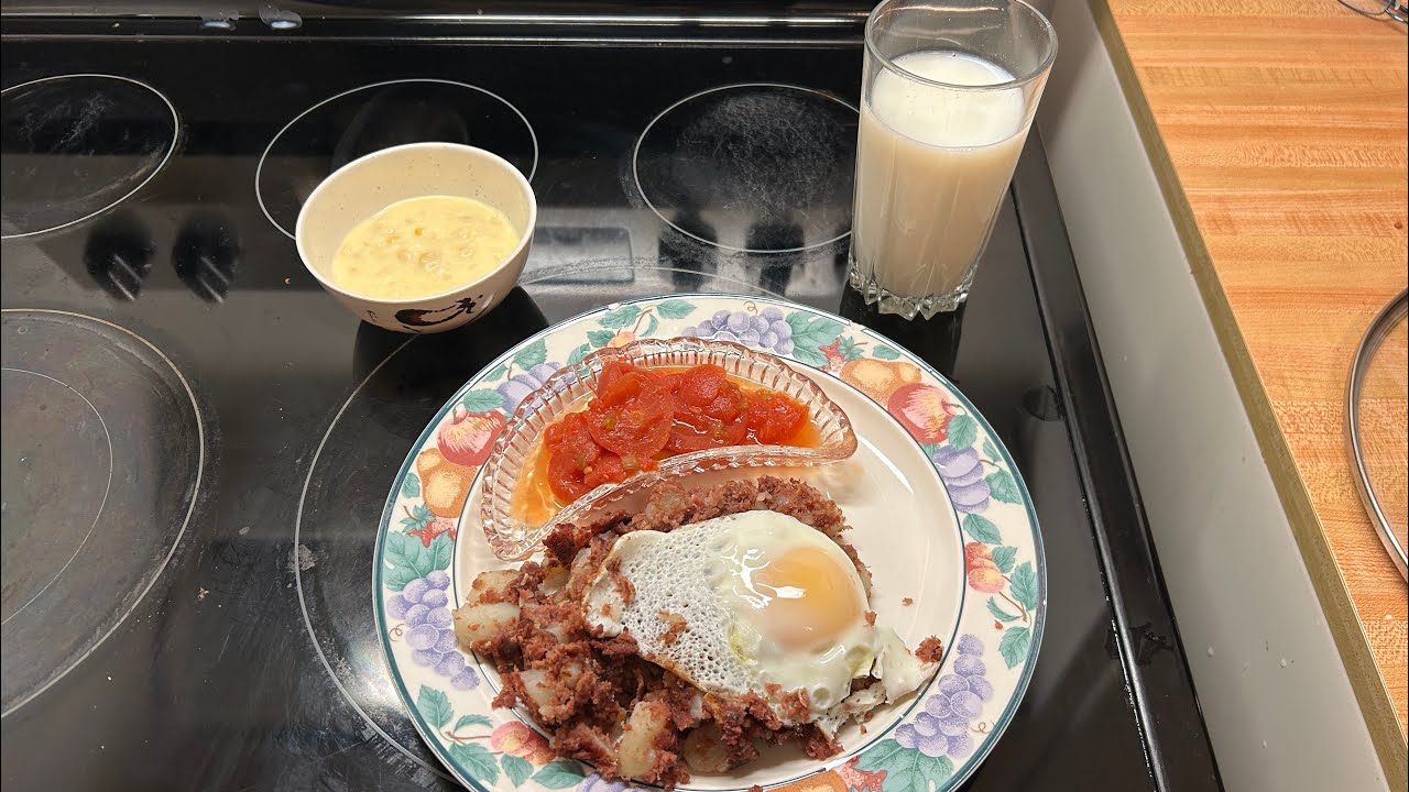 Кукурузный суп, картофельная запеканка и тушеные помидоры — ужин в конце января 1946 года.