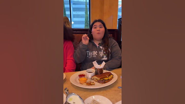 We told the Waiter to take Izzy’s food 😂😂😂