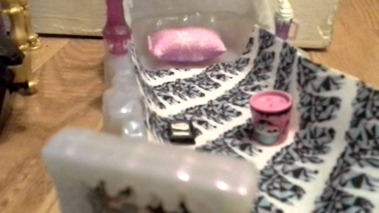 Monster high dead tired beds and dolls