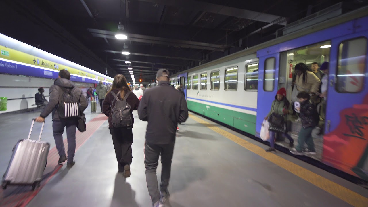 Italy, Naples, train ride from Cavour to Garibaldi - YouTube