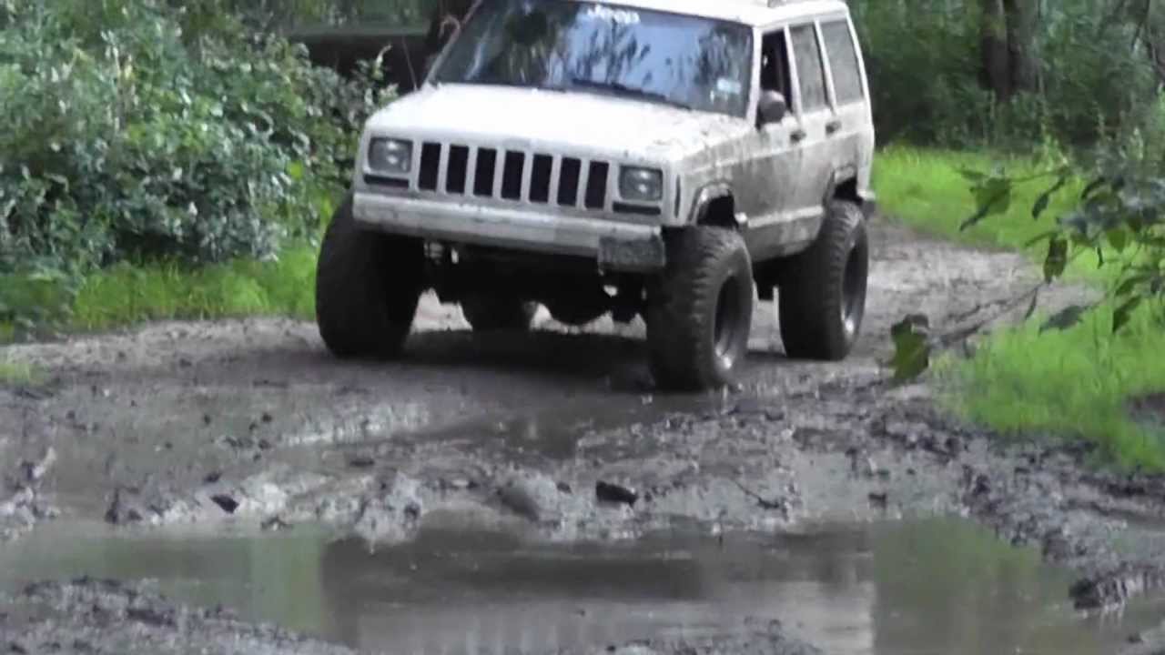 jeep wrangler yj 2 5l vs cherokee 4 0l mudding youtube