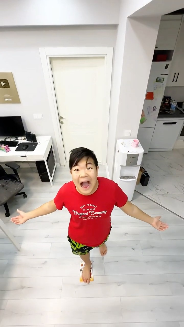 He stepped on the Squid Game and disappeared ?? LeoNata family #shorts