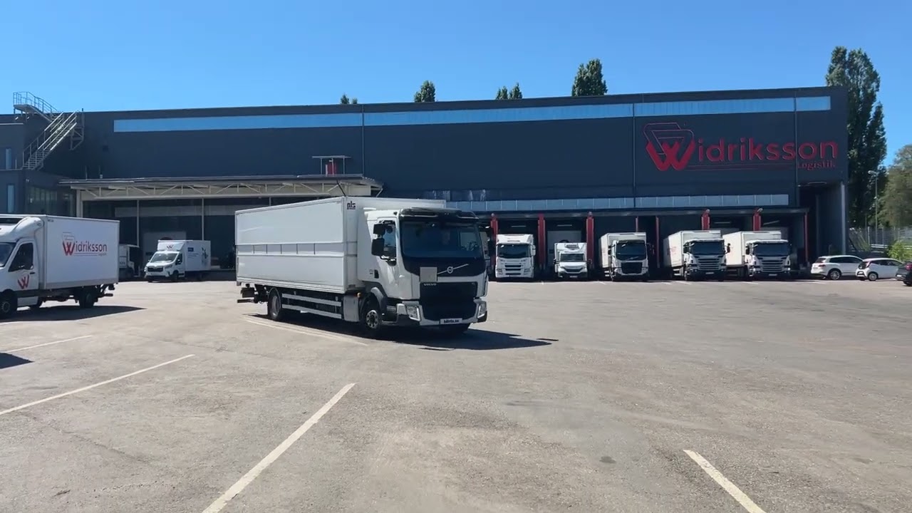 Lastbil VOLVO FL 250 med höj och sänkbart skåp