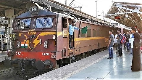 Beautiful and Glorious Utkrisht Rake Pragati Express Accelerates out of Dadar!!!