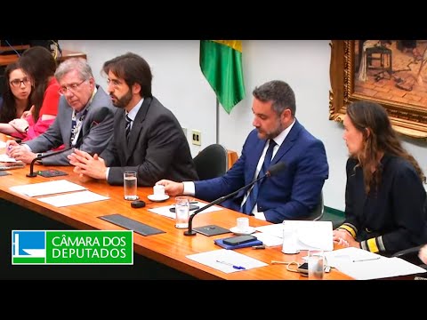 Vídeo do evento a partir de 1:04:02