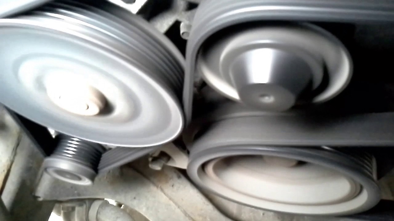 Ремень, сползает.