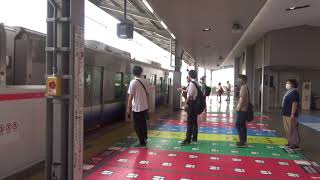 JR大阪環状線・大阪駅・関空紀州路快速225系、車両点検でパンタグラフ降ろす。2021-08-03