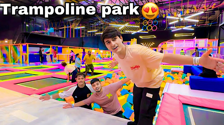 Trampoline park me aagye with friends 😍,maja aagya