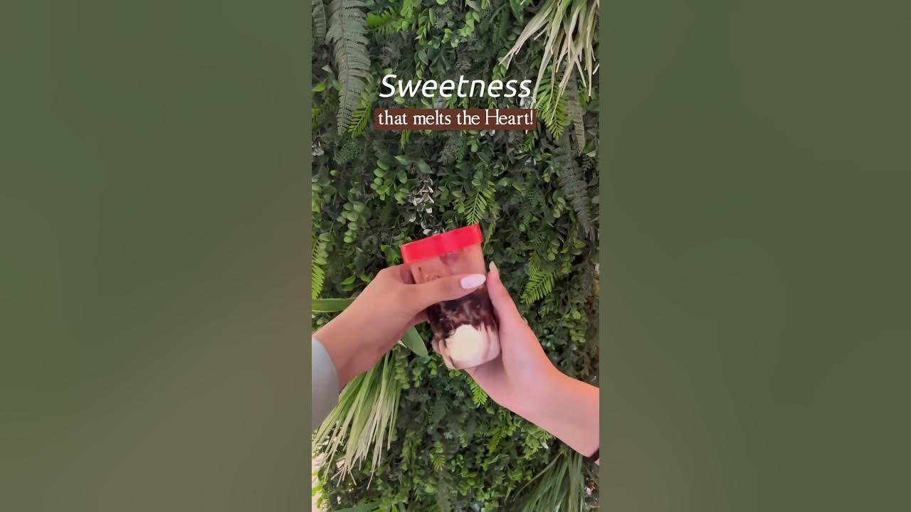 hot chocolate fudge giani's ice cream sundae gianis 