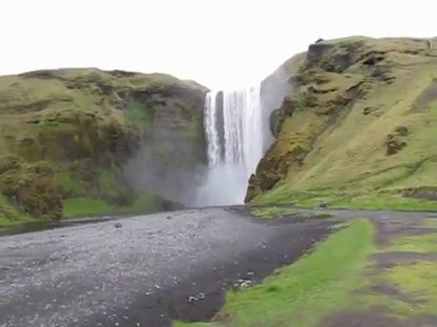 Video: Cascada Skógafoss din Islanda: Ghidul complet