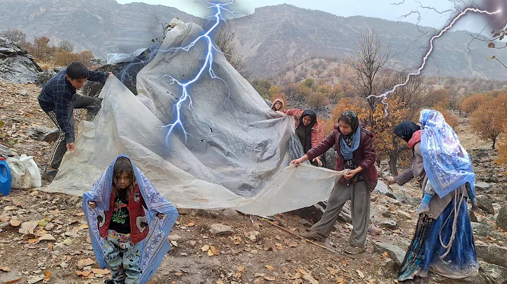 Hard Nomadic Life Under Torrential Rain🌪️| A Single Mother’s Battle With the Storm for Survival