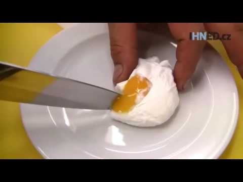 Video: Vaření pošírovaného vejce doma