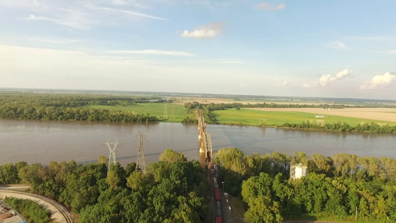 Sibley, MO BNSF UP Santa Fe consist with coal plant Missouri River HD