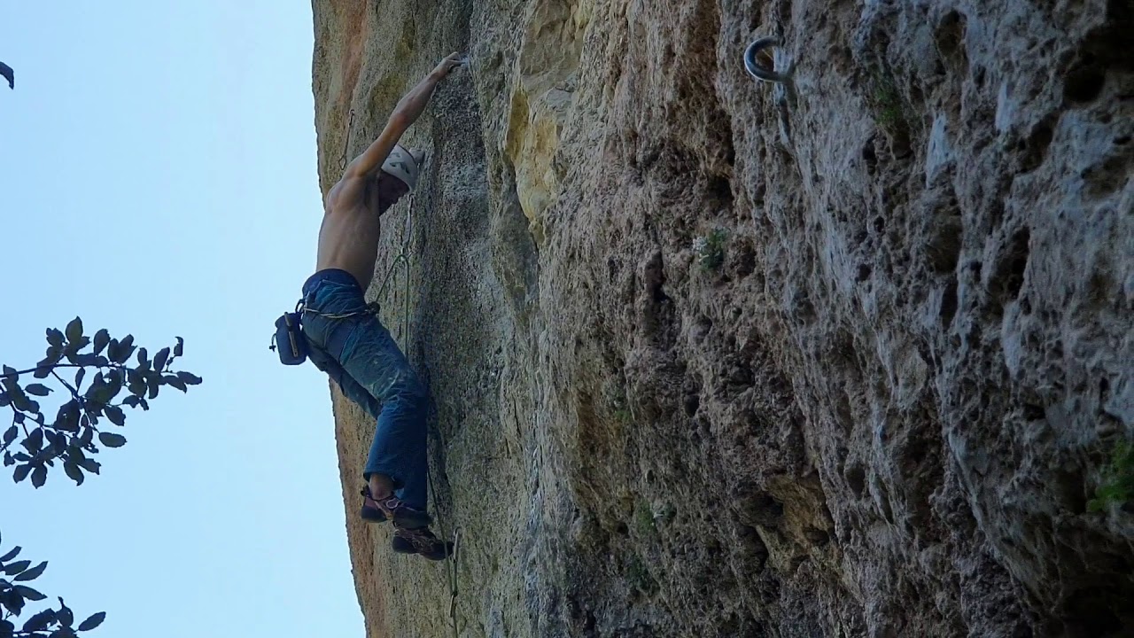 L'escamarla 7c+ in Siurana, Spain