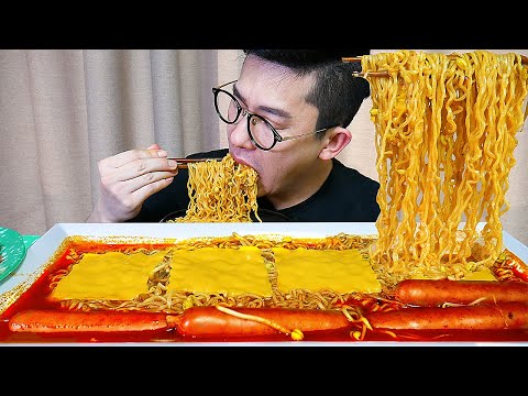 해장용으로 틈새라면🍜에 치즈얹고 <strong>왕소세지</strong> 투하 먹방 MUKBANG