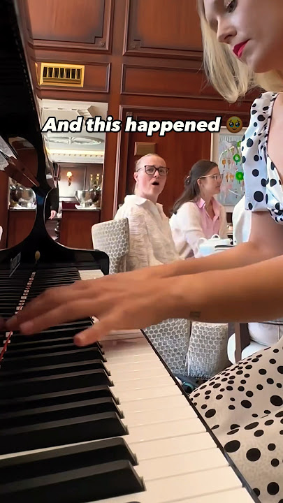 The cutest reaction 🥹🩷🎹 #yiruma #yirumapiano #riverflowinyou #pianomusic