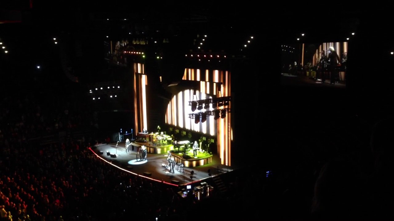 Stevie Nicks Intro San Diego 3-2-17 white shoes