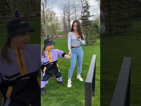 استغل انشغالها بالهاتف فعبث معها 